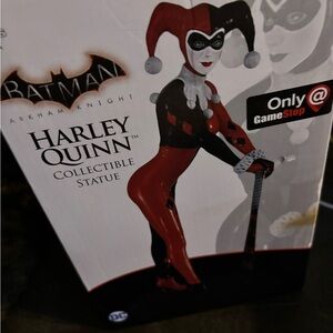 Harley Quinn Collectible Statue - Red and Black